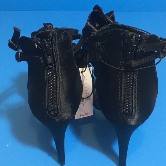 BOGO FREE! Black Ruffle Sandals Sz 9 - Picture 4 of 8